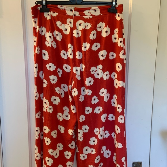 Flared Poppy Patterned Pants - Picture 2 of 9